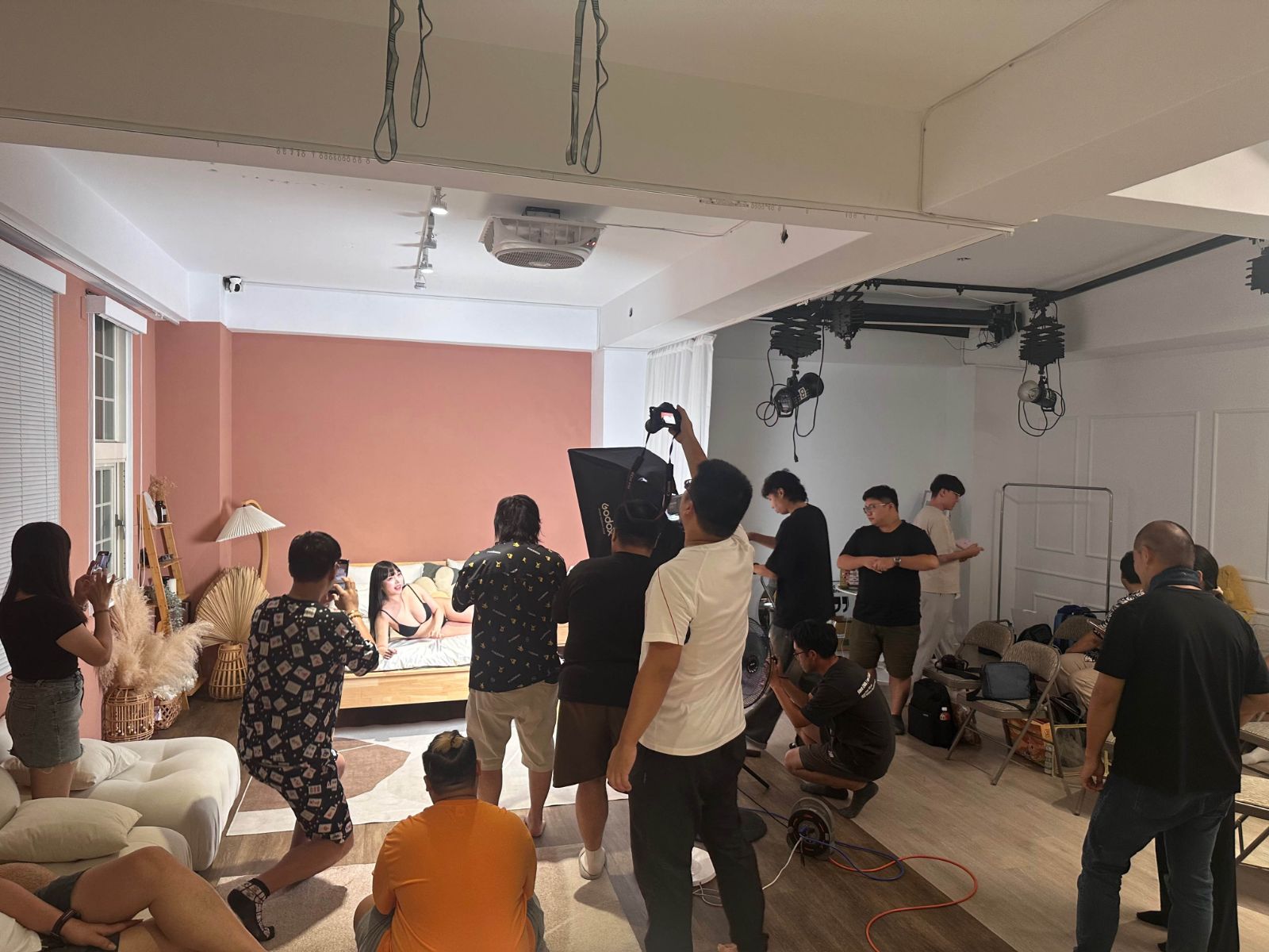 蘭蘭 · DAY2 全員合照 / 粉色針織